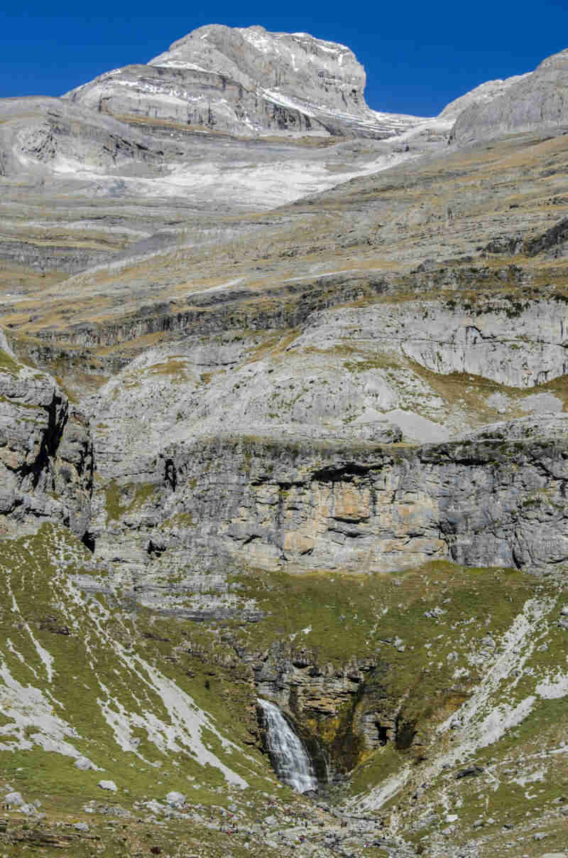 Huesca - parque nacional de Ordesa y Monte Perdido - valle de Ordesa 13 - cascada Cola de Caballo.jpg